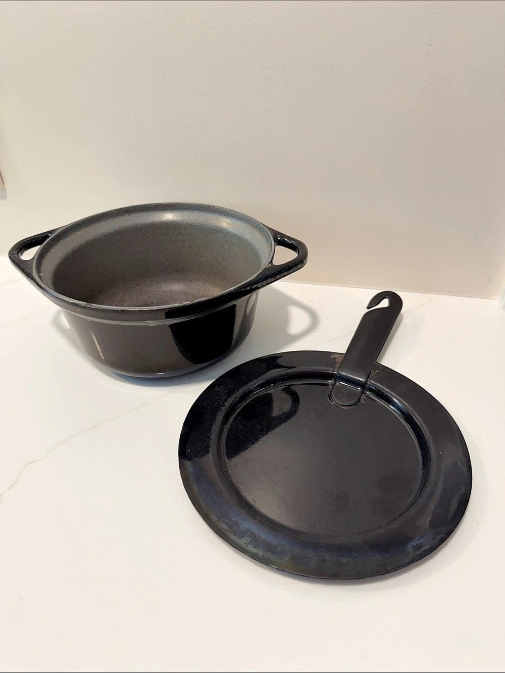 Vintage 1.5qt Black Enameled Cast Iron Dutch Oven with Lid